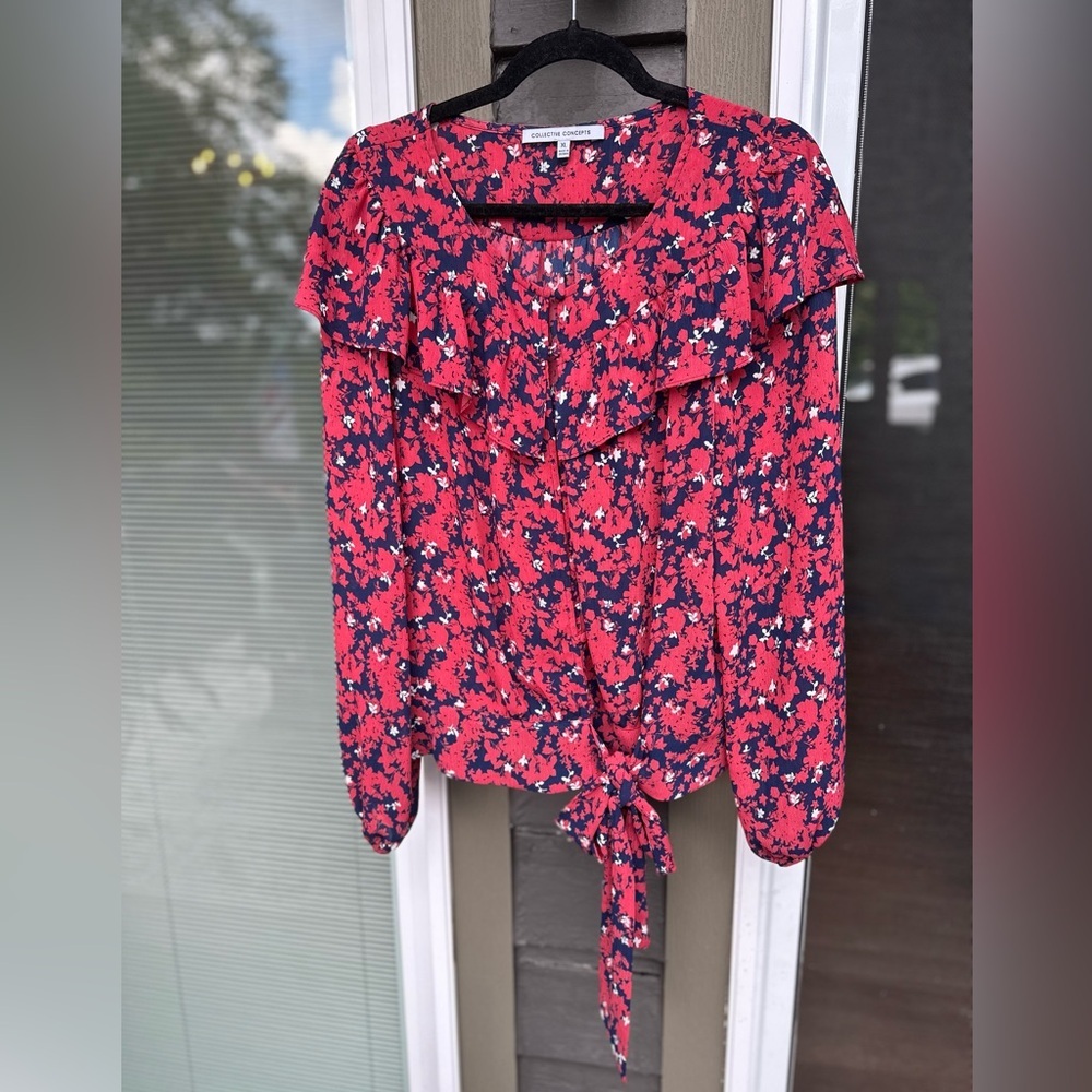 COLLECTIVE CONCEPTS Women's Red Navy Floral Ruffle Tie Front Blouse XL‎